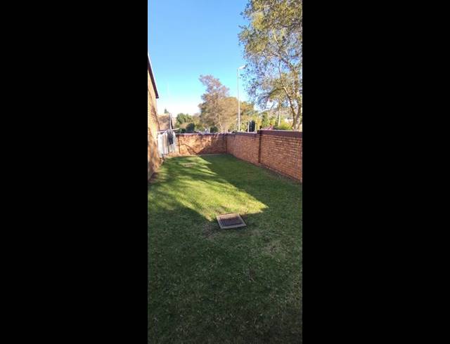 2 BEDROOM TOWNHOUSE FOR SALE IN WILGEHEUWEL